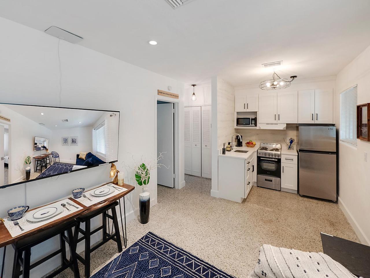 Beautiful 1 Bedroom Steps To The Beach! West Palm Beach Exterior foto
