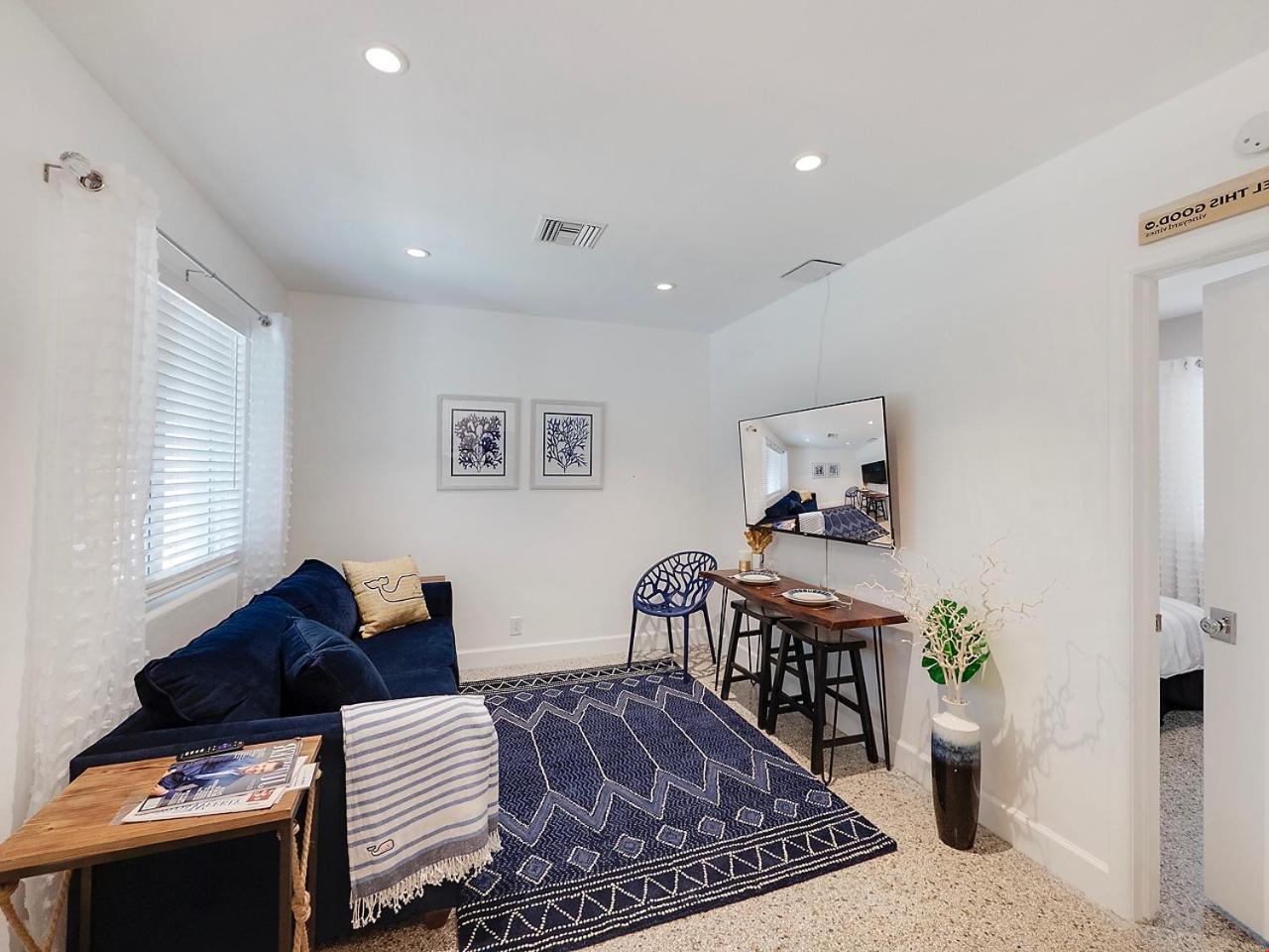 Beautiful 1 Bedroom Steps To The Beach! West Palm Beach Exterior foto
