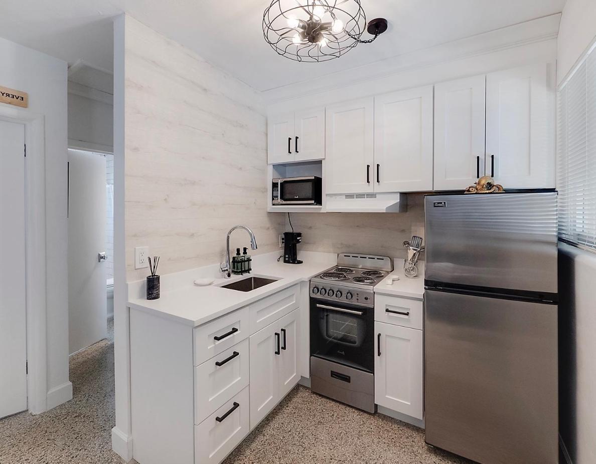 Beautiful 1 Bedroom Steps To The Beach! West Palm Beach Exterior foto