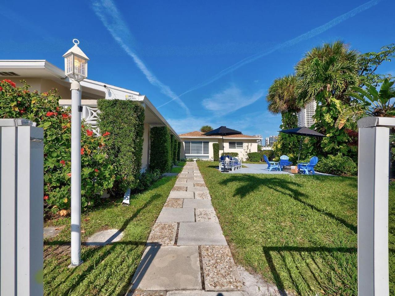 Beautiful 1 Bedroom Steps To The Beach! West Palm Beach Exterior foto